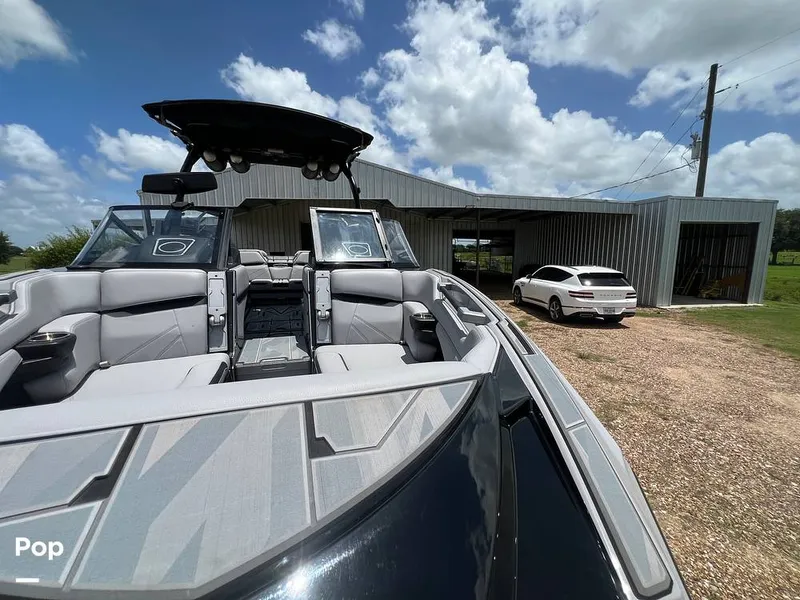 Slide: The Image of Supra SL 575 Raptor 2022 - 16517582