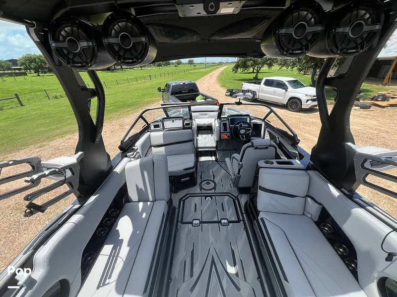 Slide: The Image of Supra SL 575 Raptor 2022 - 16517487