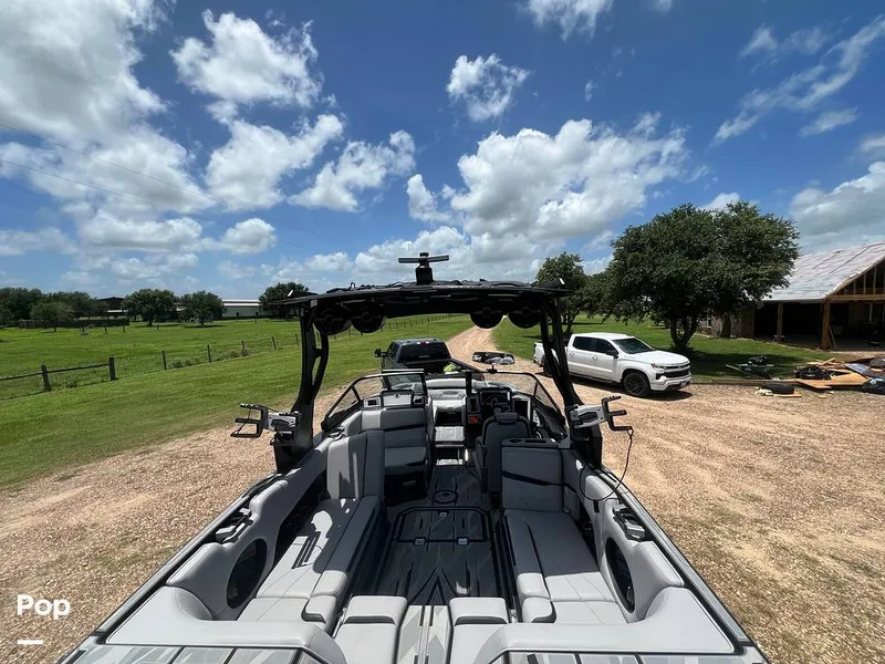 Slide: The Image of Supra SL 575 Raptor 2022 - 16517486