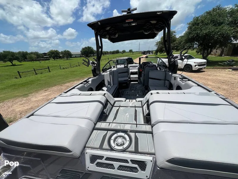 Slide: The Image of Supra SL 575 Raptor 2022 - 16517484