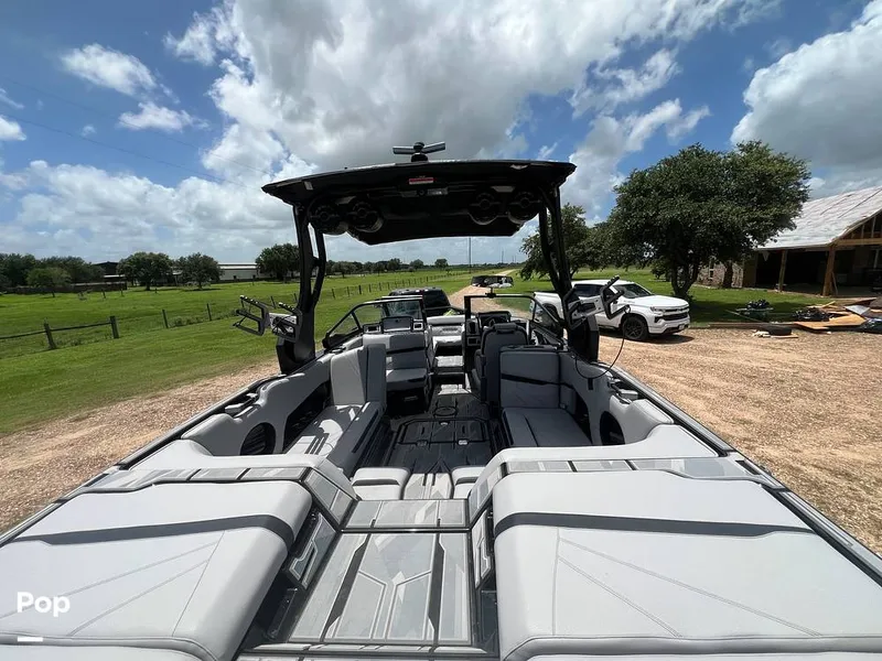 Slide: The Image of Supra SL 575 Raptor 2022 - 16517561