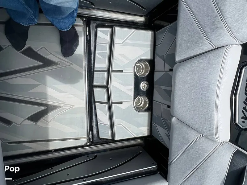 Slide: The Image of Adjustable rear center seat' forward or back seating or convert to table - 16517496