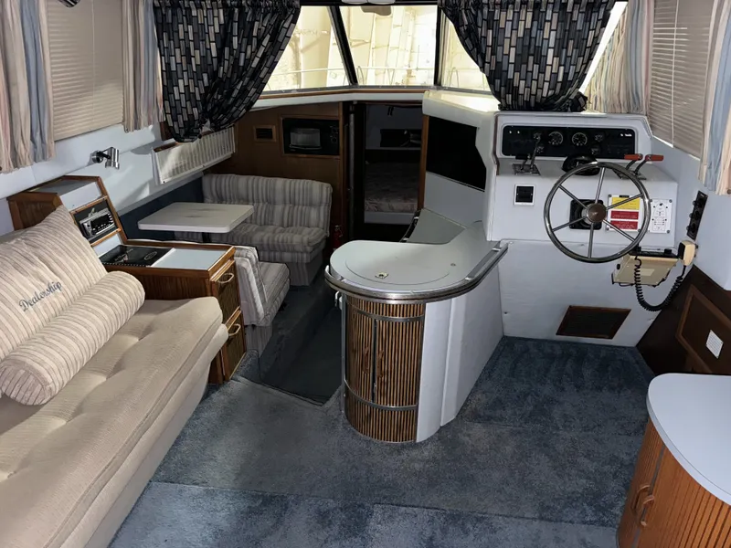 Slide: The Image of Sea Ray 340 SEDANBRIDGE 1987 - 11