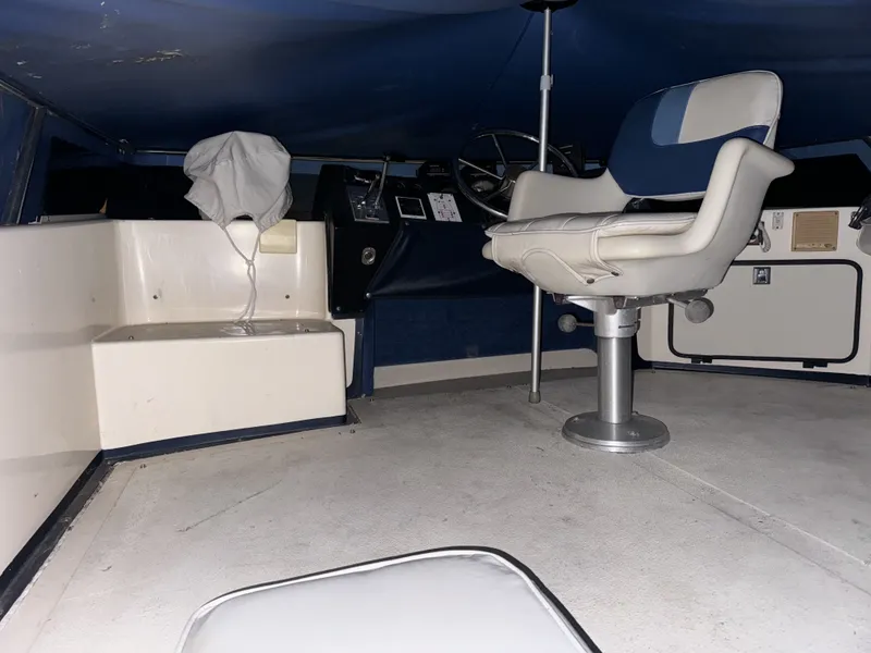 Slide: The Image of Sea Ray 340 SEDANBRIDGE 1987 - 12