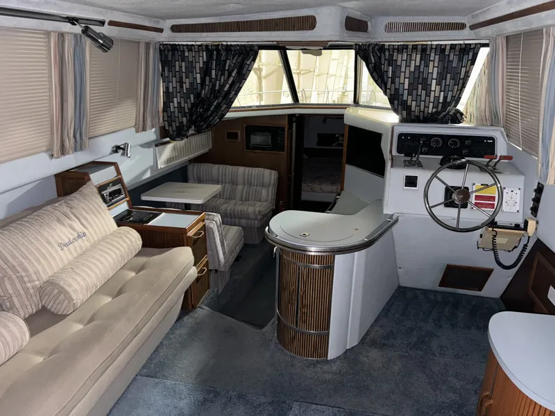 Slide: The Image of Sea Ray 340 SEDANBRIDGE 1987 - 4