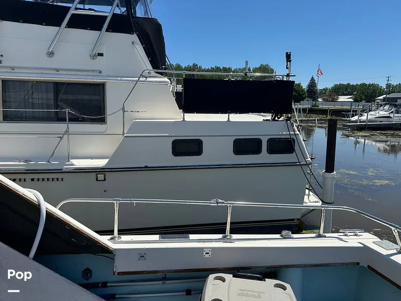 Slide: The Image of Carver Yachts 3607 Aft Cabin 1982 - 16539560