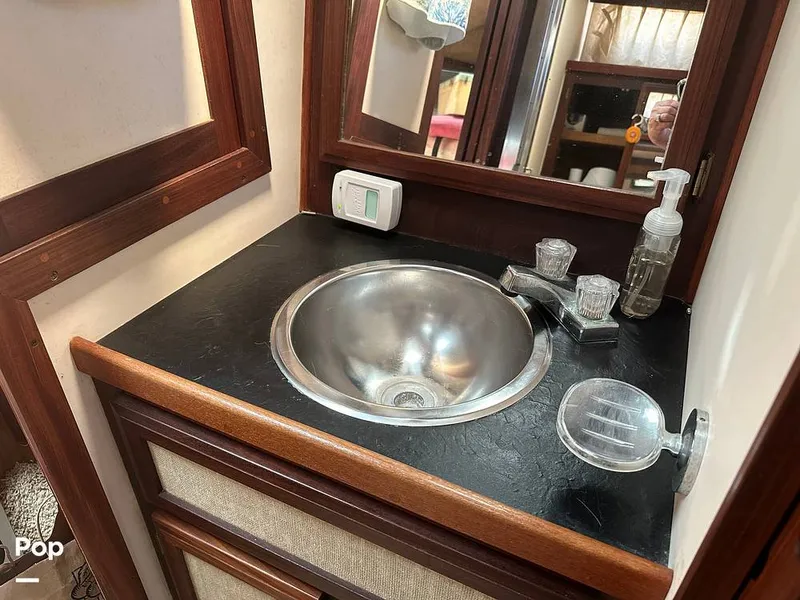 Slide: The Image of Carver Yachts 3607 Aft Cabin 1982 - 16540433