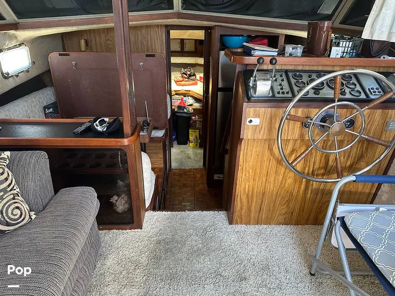 Slide: The Image of Carver Yachts 3607 Aft Cabin 1982 - 16540398