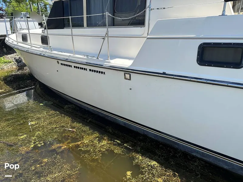Slide: The Image of Carver Yachts 3607 Aft Cabin 1982 - 16539561