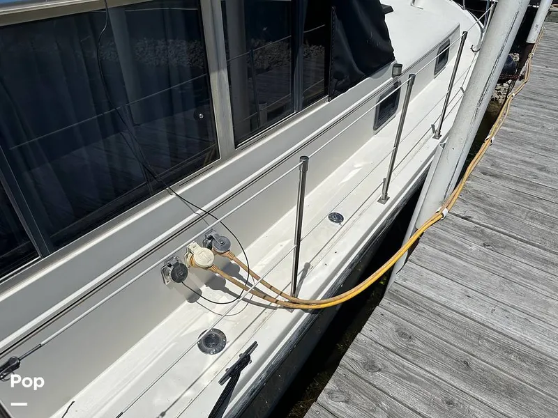 Slide: The Image of Carver Yachts 3607 Aft Cabin 1982 - 16539602