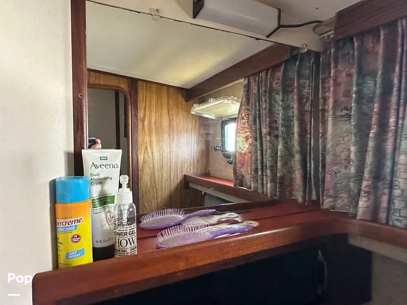 Slide: The Image of Carver Yachts 3607 Aft Cabin 1982 - 16540338