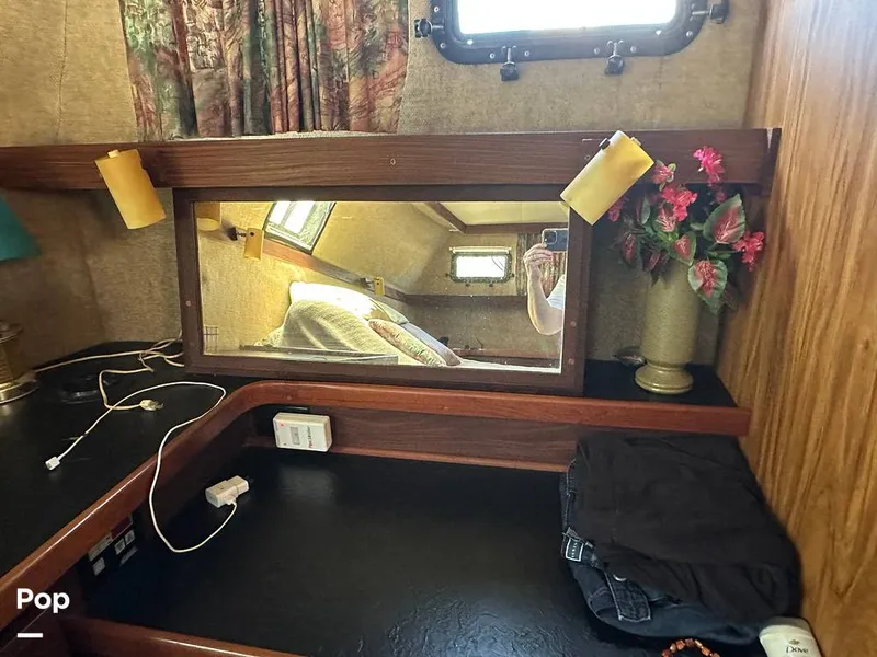 Slide: The Image of Carver Yachts 3607 Aft Cabin 1982 - 16540326
