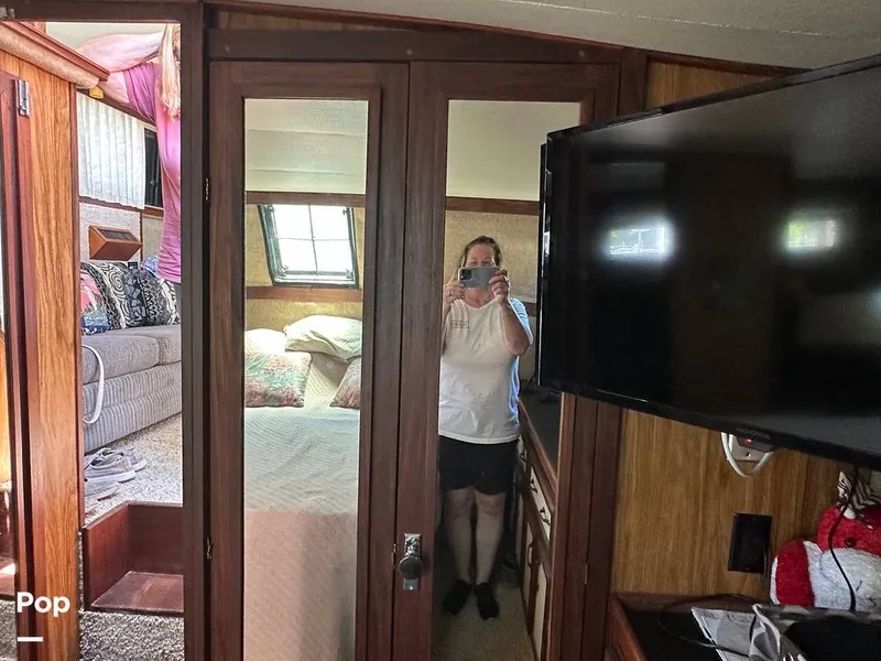 Slide: The Image of Carver Yachts 3607 Aft Cabin 1982 - 16540319