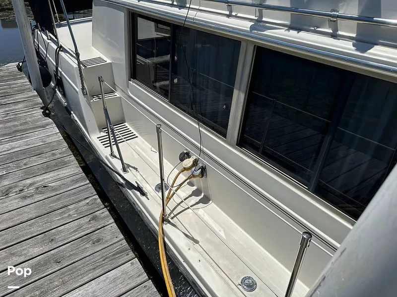 Slide: The Image of Carver Yachts 3607 Aft Cabin 1982 - 16539581