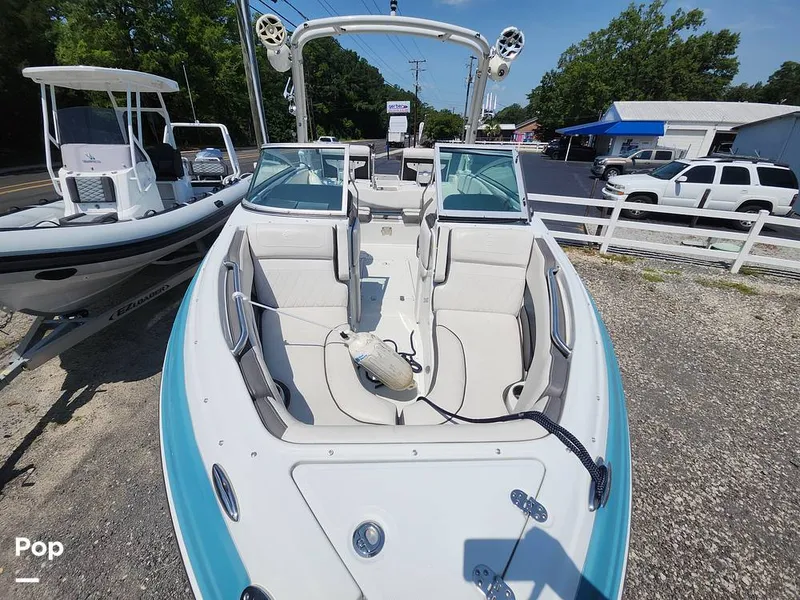 Slide: The Image of Crownline Boats 220 SS Surf 2024 - 16649414