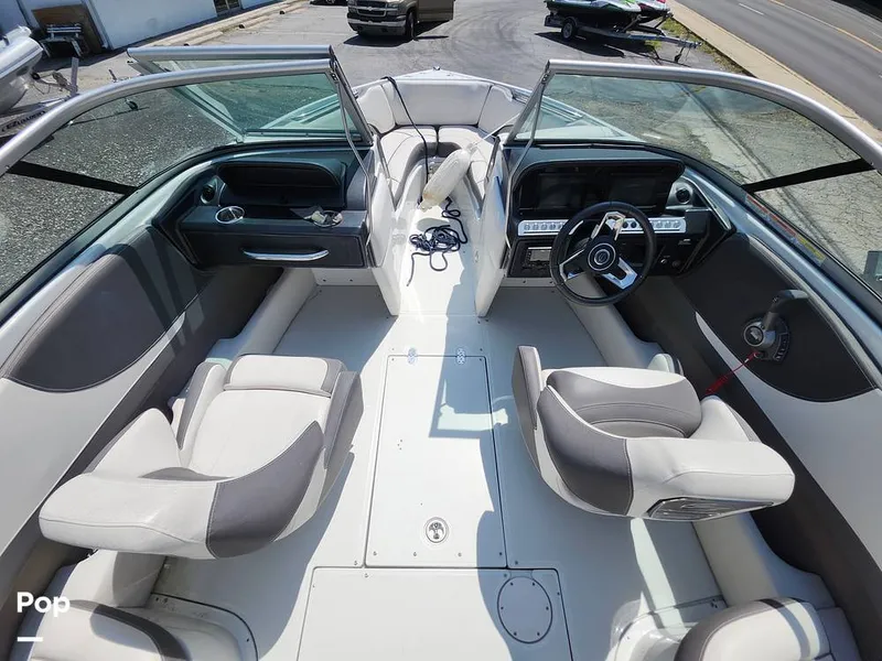 Slide: The Image of Crownline Boats 220 SS Surf 2024 - 16649431