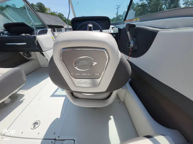 Slide: The Image of Crownline Boats 220 SS Surf 2024 - 16649432