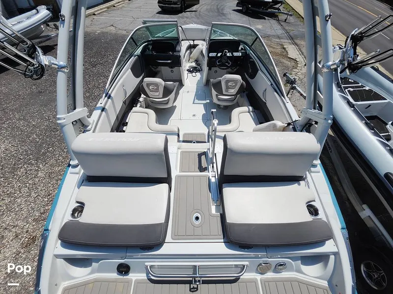 Slide: The Image of Crownline Boats 220 SS Surf 2024 - 16649425