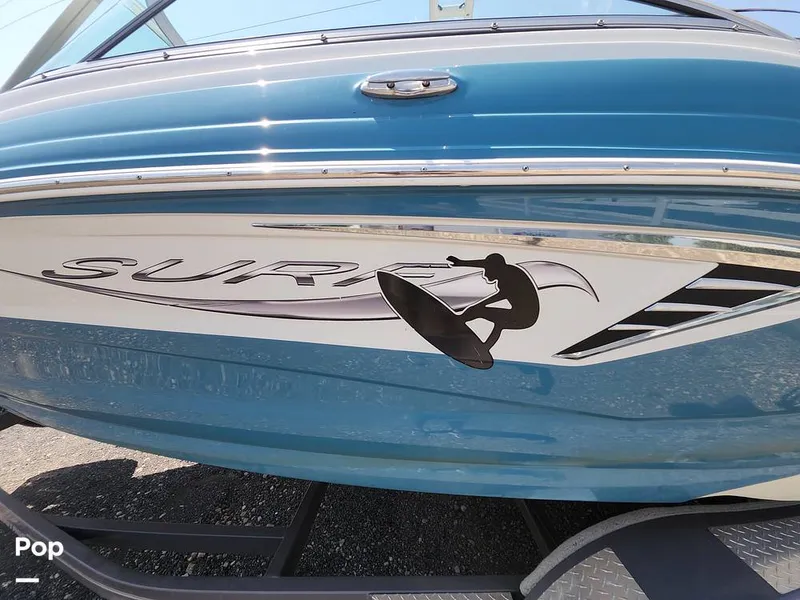 Slide: The Image of Crownline Boats 220 SS Surf 2024 - 16649420