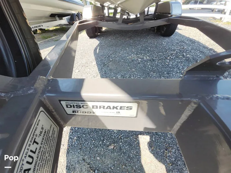 Slide: The Image of Crownline Boats 220 SS Surf 2024 - 16649461