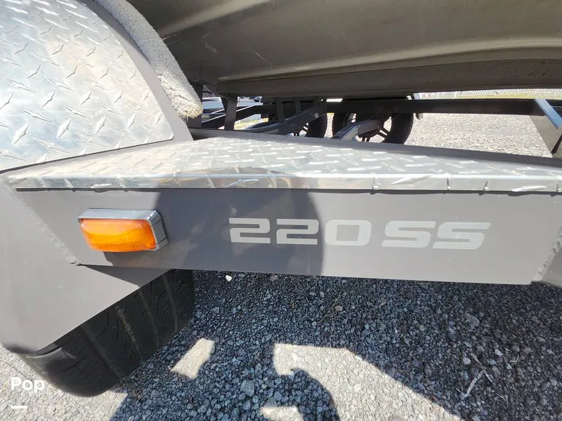 Slide: The Image of Crownline Boats 220 SS Surf 2024 - 16649466