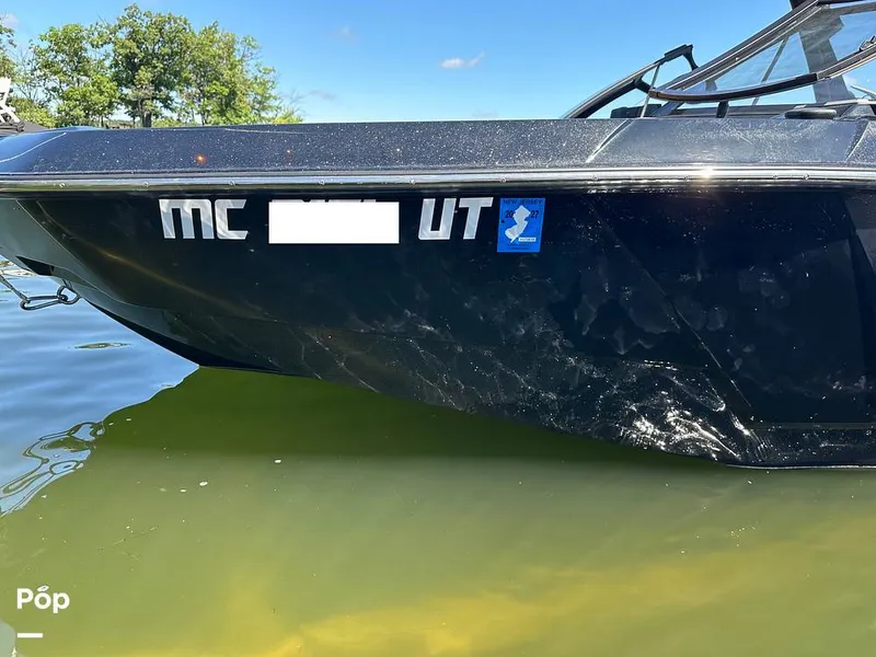 Slide: The Image of Malibu 21 LX 2022 - 16559575