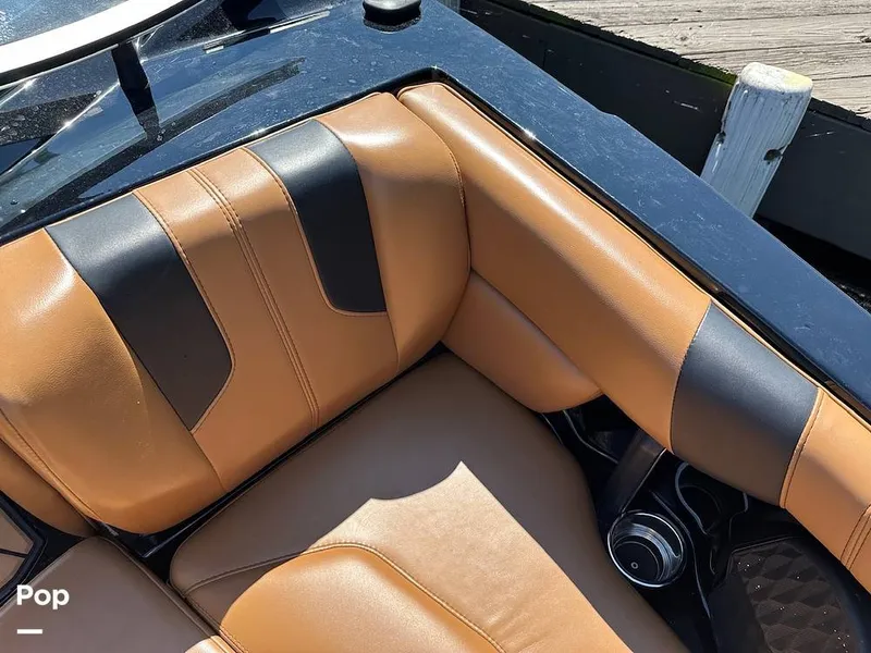 Slide: The Image of Malibu 21 LX 2022 - 16555531