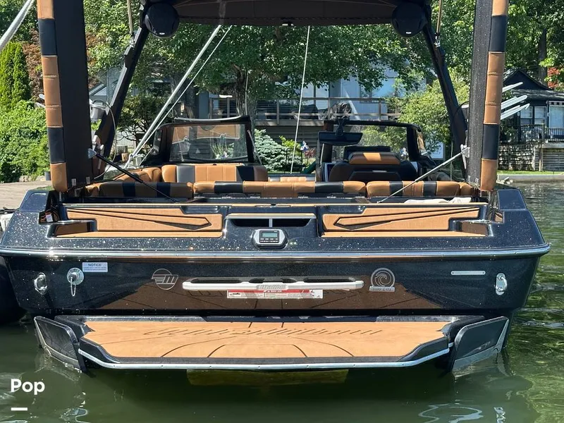 Slide: The Image of Malibu 21 LX 2022 - 16559576