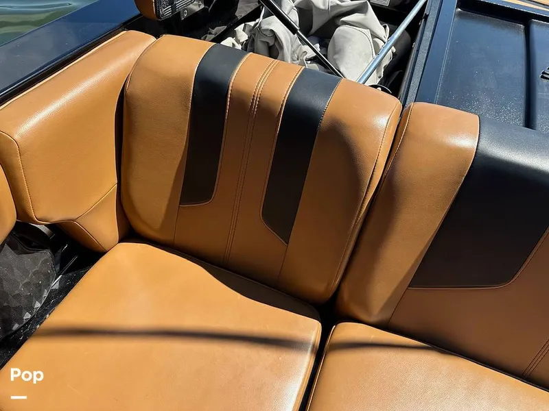 Slide: The Image of Malibu 21 LX 2022 - 16555523