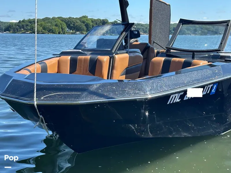Slide: The Image of Malibu 21 LX 2022 - 16559582