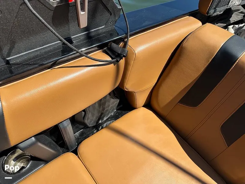 Slide: The Image of Malibu 21 LX 2022 - 16555537