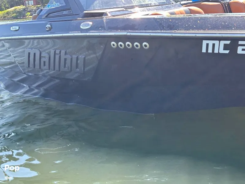 Slide: The Image of Malibu 21 LX 2022 - 16559580