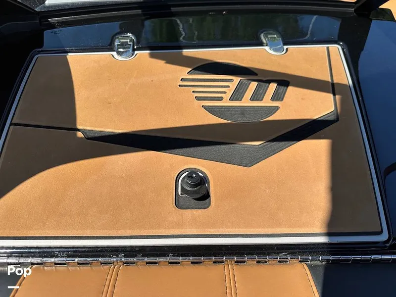Slide: The Image of Malibu 21 LX 2022 - 16555519