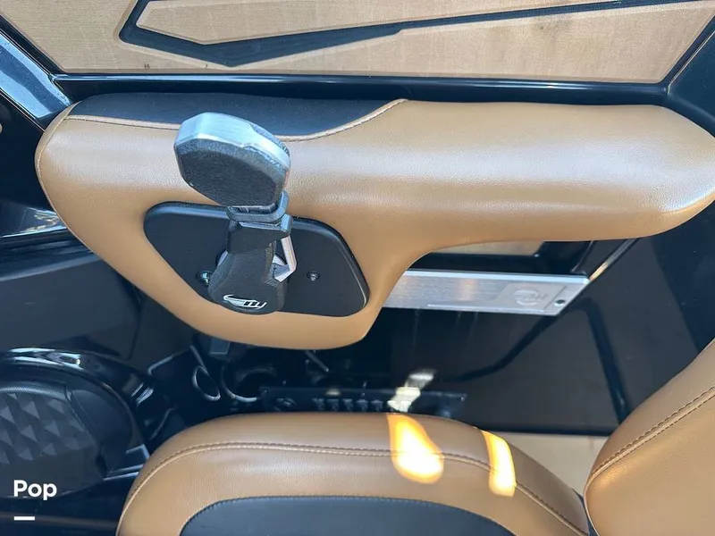 Slide: The Image of Malibu 21 LX 2022 - 16555529