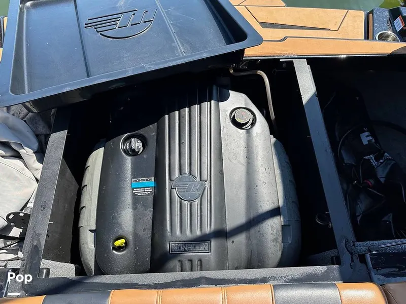 Slide: The Image of Malibu 21 LX 2022 - 16555541