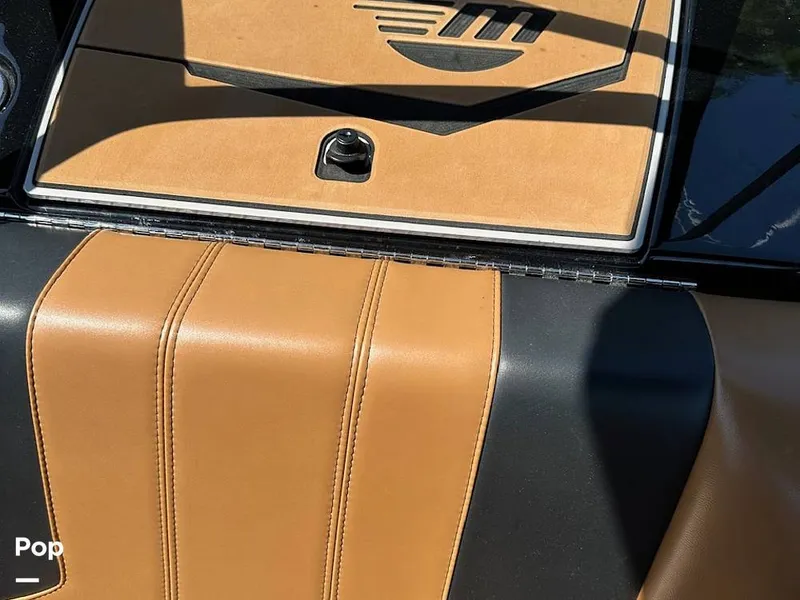 Slide: The Image of Malibu 21 LX 2022 - 16555530