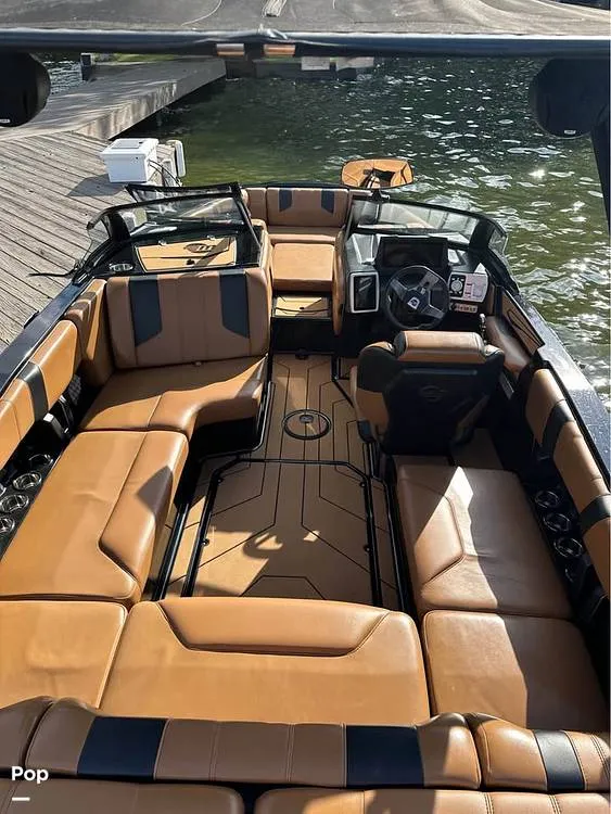 Slide: The Image of Malibu 21LX 2022 - 16528943