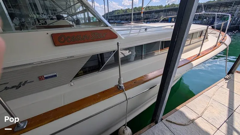 Slide: The Image of Chris-Craft 38 Commander 1967 - 16555050