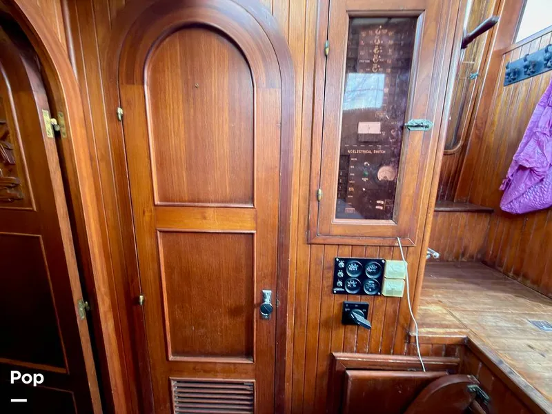 Slide: The Image of Marine Trader 43 Tradewinds 1986 - 16700014