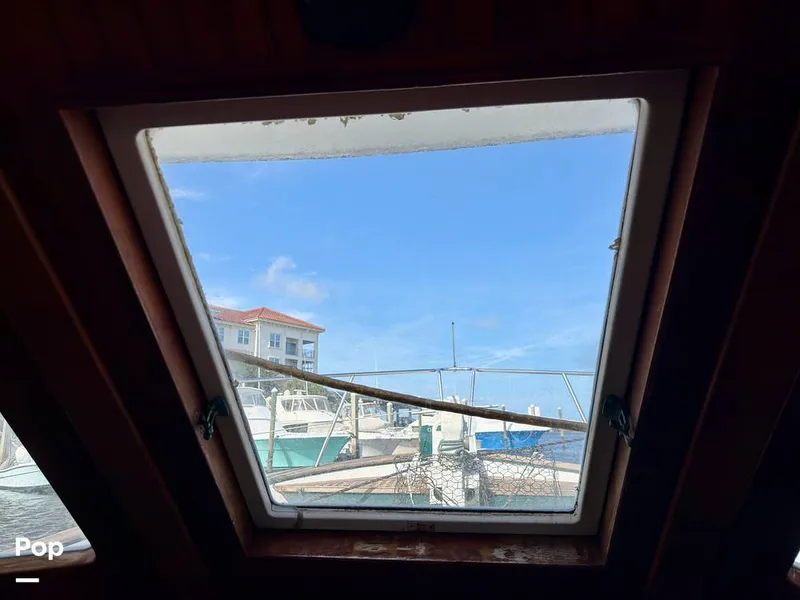 Slide: The Image of Marine Trader 43 Tradewinds 1986 - 16700077