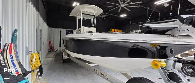 Slide: The Image of Robalo 246 Cayman 2023 - 16549835