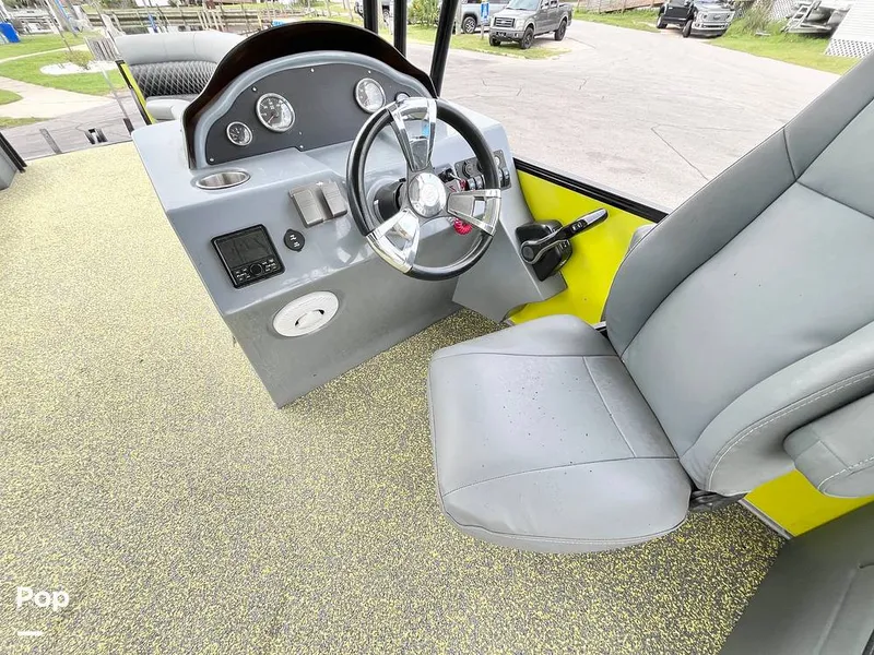 Slide: The Image of Custom Craft 29 2024 - 16527498