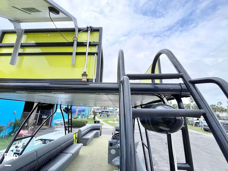 Slide: The Image of Upper Deck - 16526866
