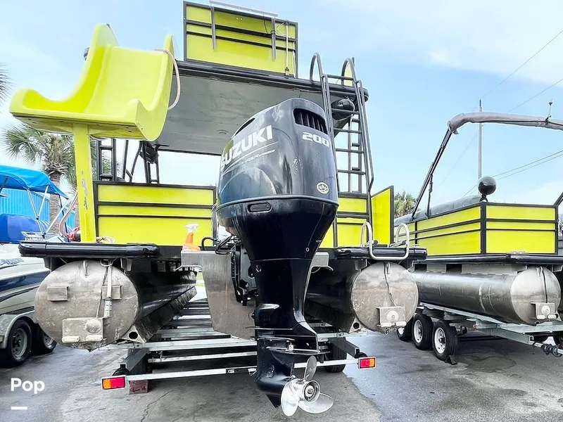 Slide: The Image of Suzuki 4-stroke 200 HP - 16526839