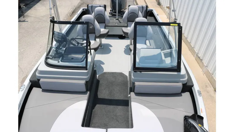 Slide: The Image of Chris-Craft 28 LAUNCH 2002 - 14