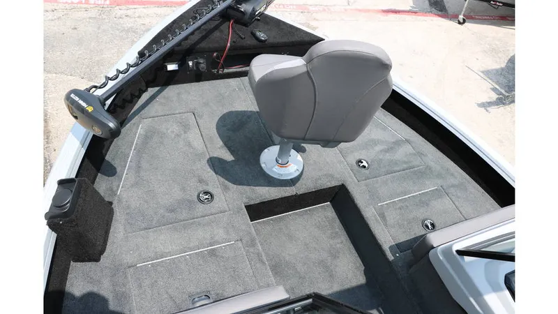 Slide: The Image of Chris-Craft 28 LAUNCH 2002 - 22