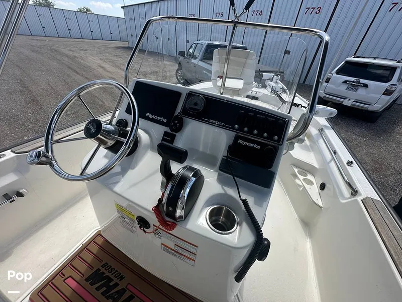 Slide: The Image of Boston Whaler 170 Montauk 2022 - 16558130