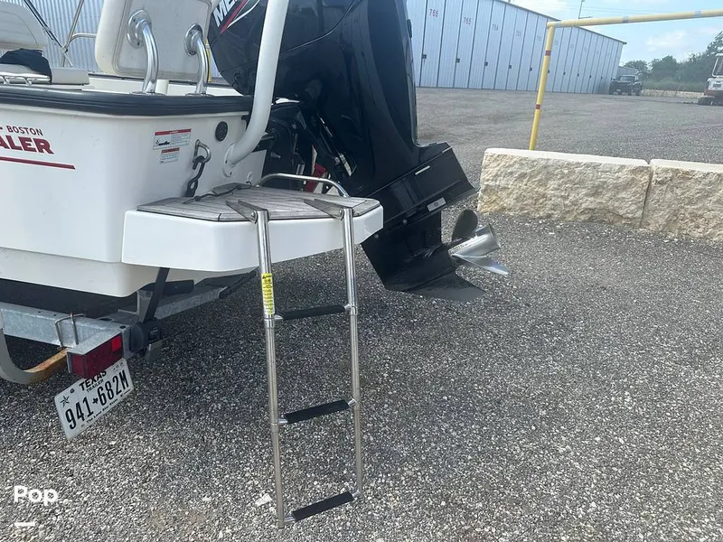 Slide: The Image of Boston Whaler 170 Montauk 2022 - 16558100