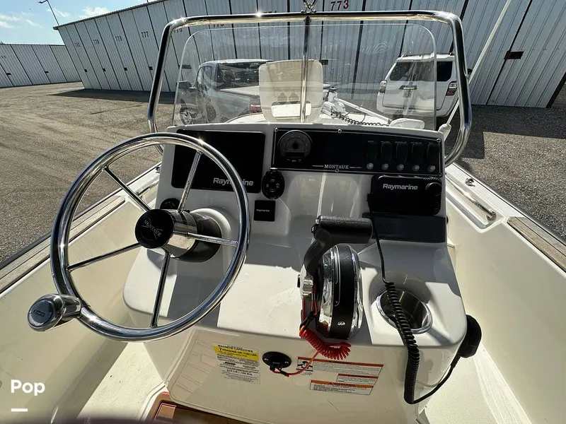 Slide: The Image of Boston Whaler 170 Montauk 2022 - 16558019