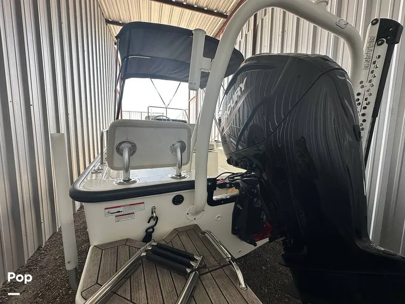 Slide: The Image of Boston Whaler 170 Montauk 2022 - 16558145